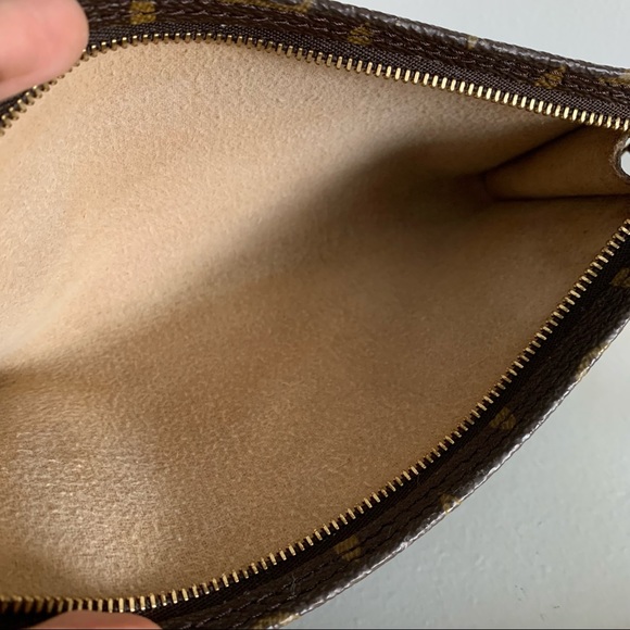 Replying to @Luka Baggaley the Louis Vuitton Bucket bag PM  Authentic Louis Vuitton bucket GM pouch 😍